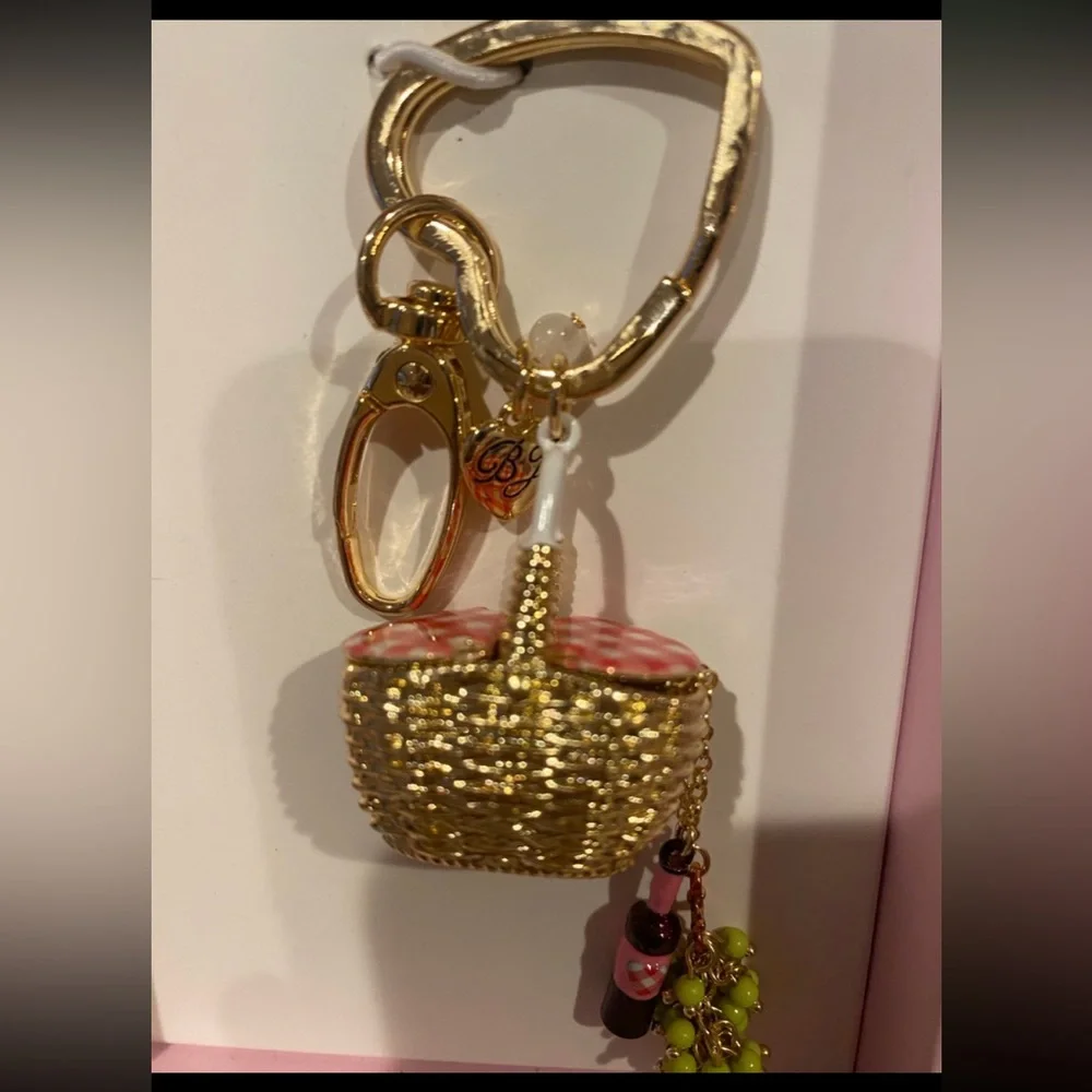 BETSEY JOHNSON Picnic Basket Bag Purse Charm Keychain Wine & Grapes Charms NWT